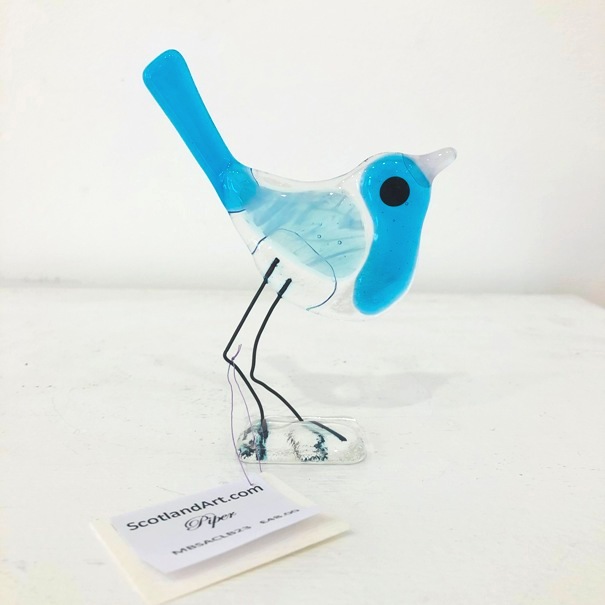 ''Piper' - Fused Glass Bird' by artist Moira Buchanan